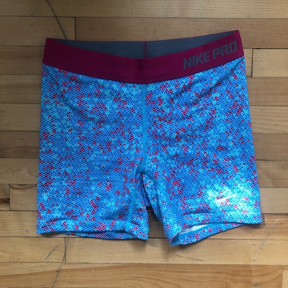 Nike PRO short shorts! - Picture 2 of 3